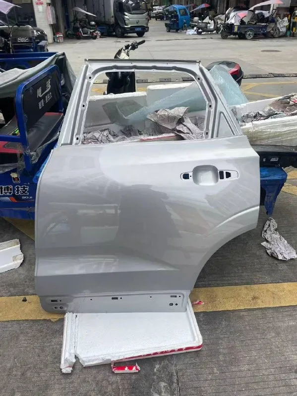 Кузовная дверь, окрашенная в Китае по коду автомобиля